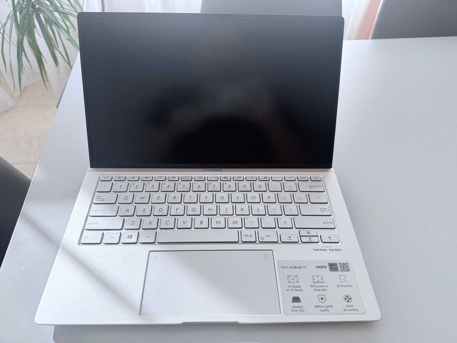 Laptop ultraportabil ASUS Zenbook 14
