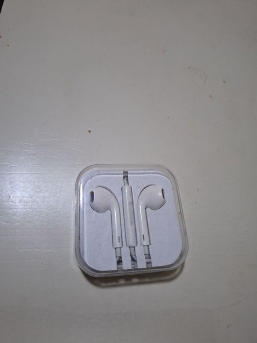 Наушники Apple EarPods lightning