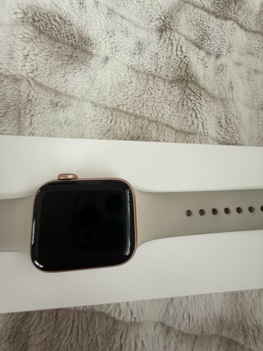 Apple watch SE Gold Aluminium Case-40 MM