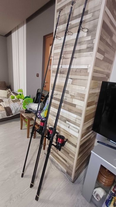 Продавам PROLOGIC три въдици с макарите и калъф чисто нови