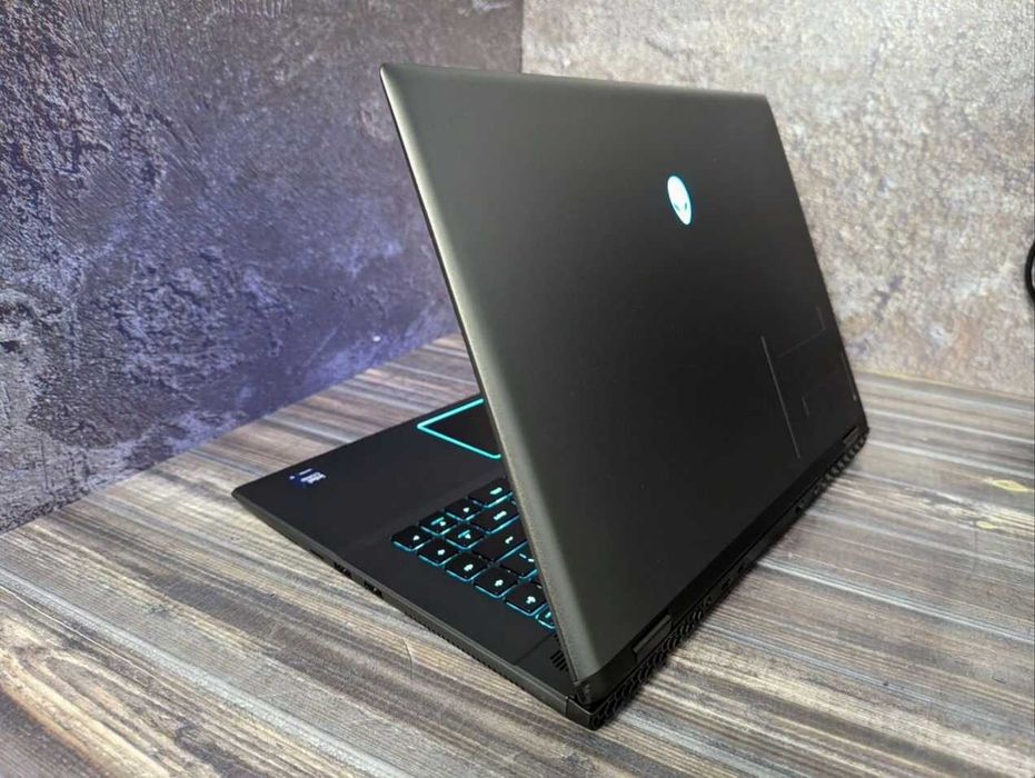 Alienware m16 R2, ultra 9, 4070, 32gb, 1tb