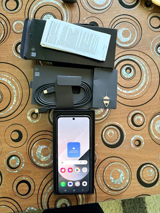 Samsung ZFLIP 6 смартфон