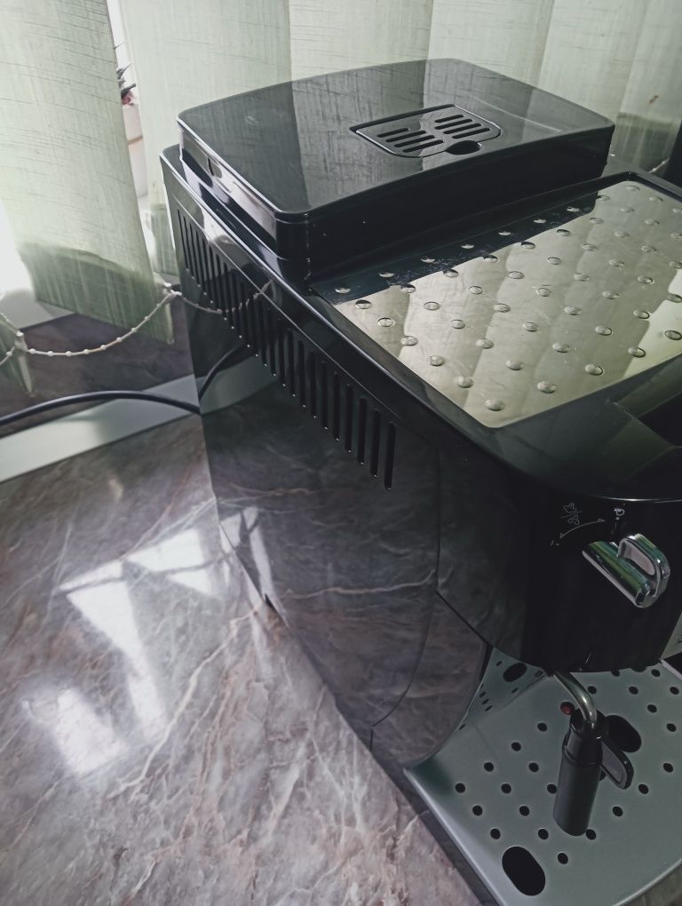 Expresor, espressore: Delonghi Magnifica S