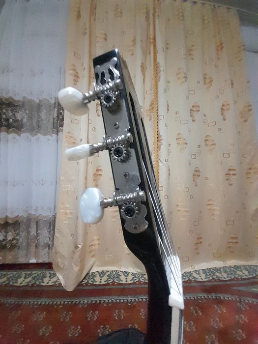 Gitara yaxshi holatda