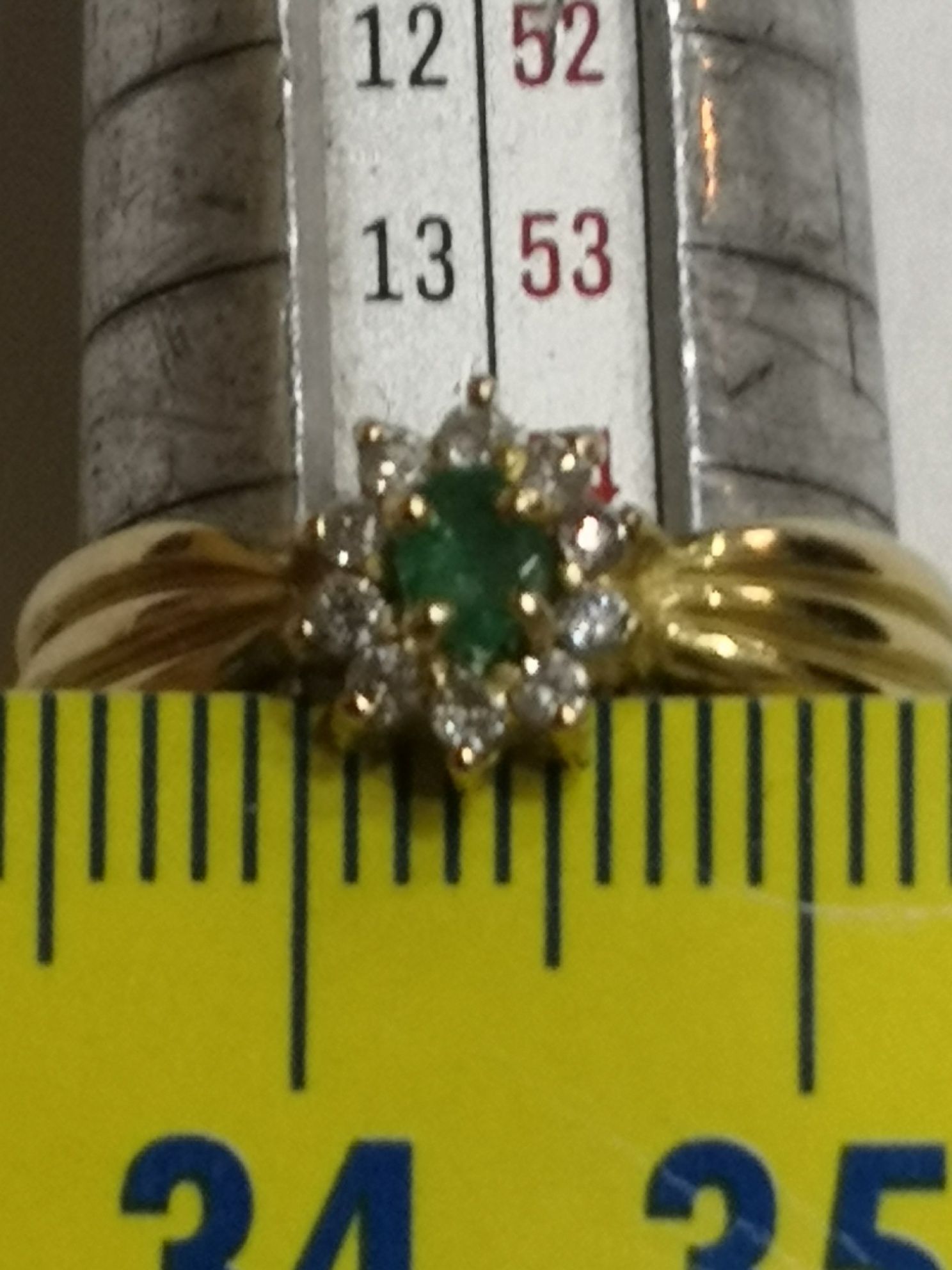 Vind inel din aur 18kt cu diamante și smarald