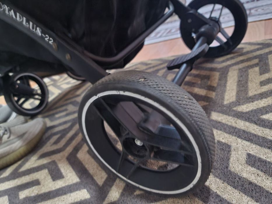 Детская прогулочная коляска