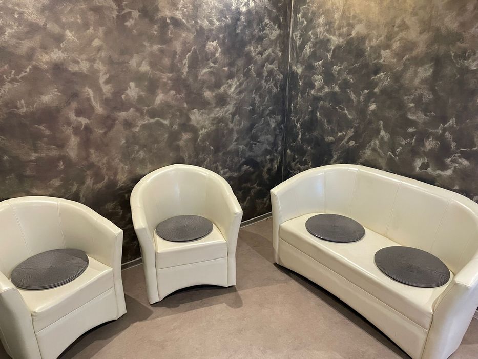 Vand canapea si fotolii piele in stare foarte buna