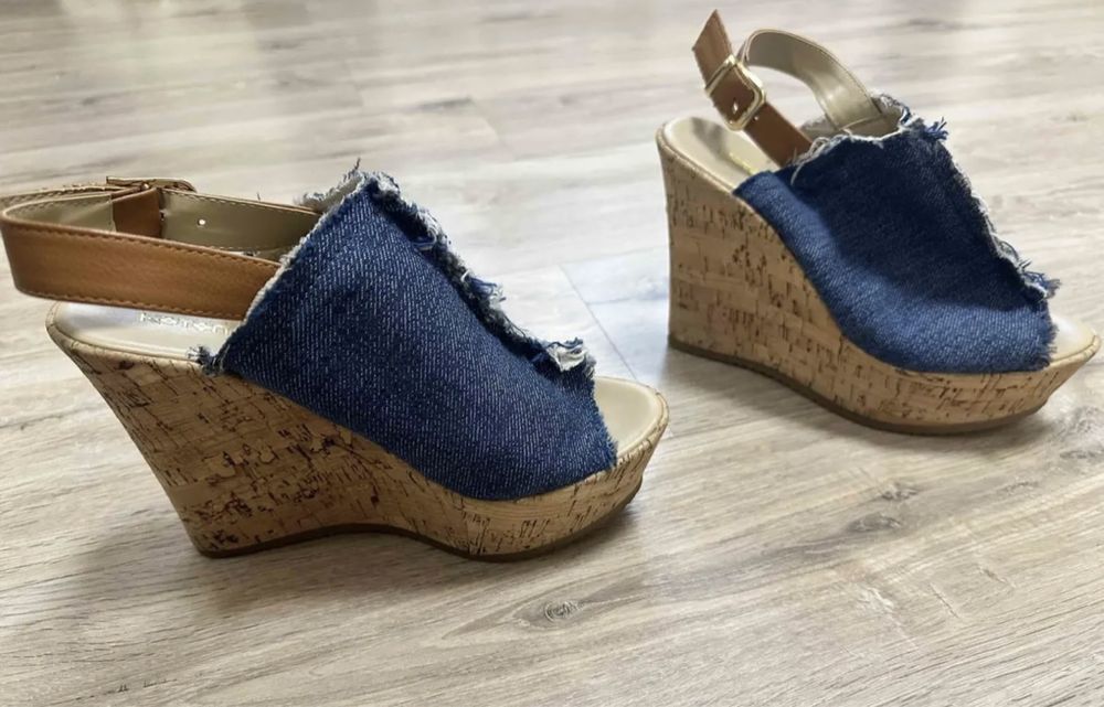 Босоножки женские