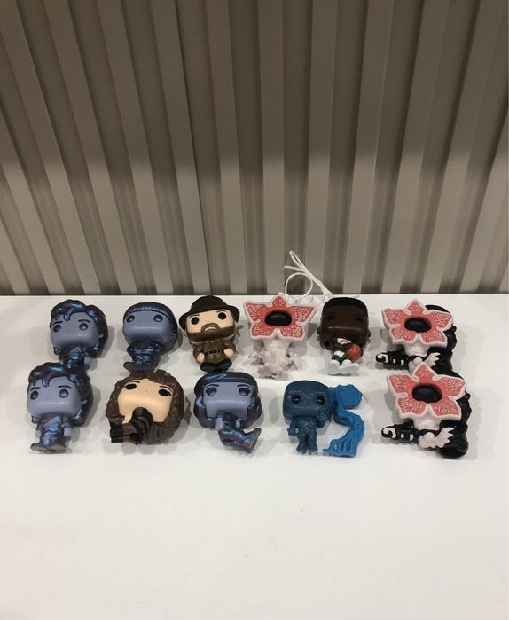 Продам фигурки Kinder Joy Stranger Things