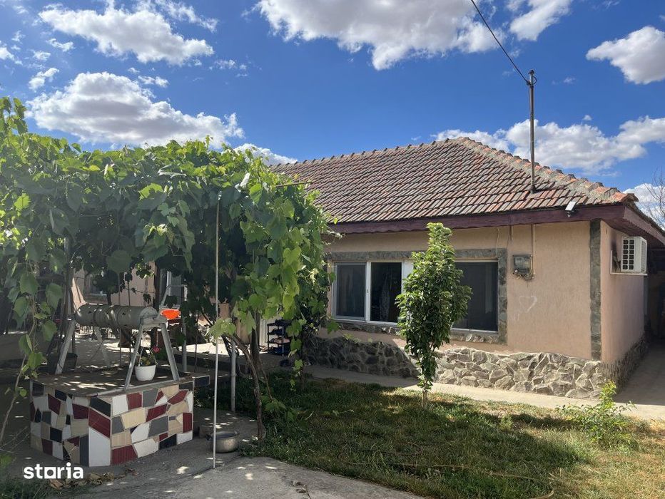 Sacele, Jud Constanta. Oportunitate! Casa la sol, 4 camere si dependin