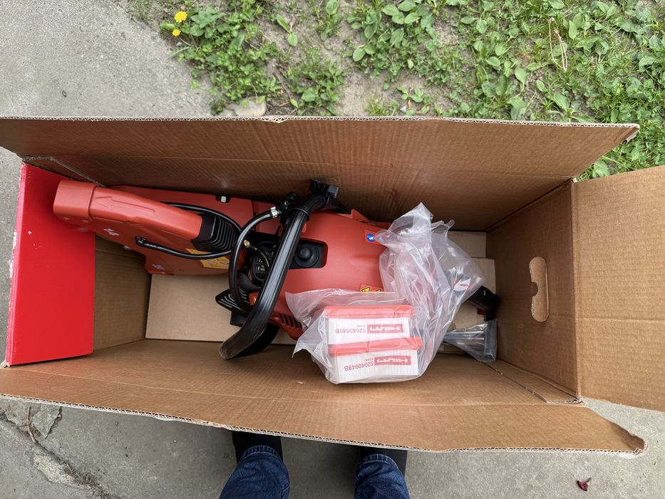 Hilti , fierăstrău portabil pe benzină / beton