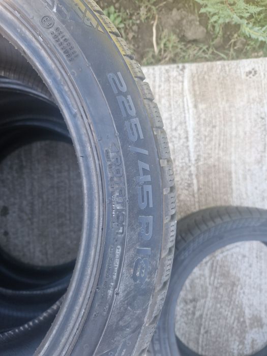 Anvelope iarna Nokian Snowproof R18 doua dimensiuni