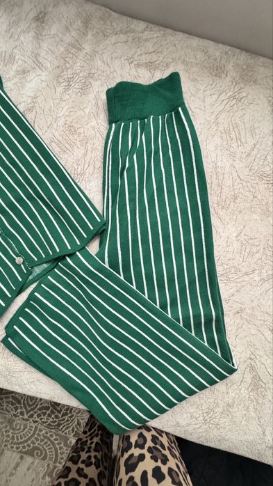 Дамски комплект от машинно плетиво размер М-Л