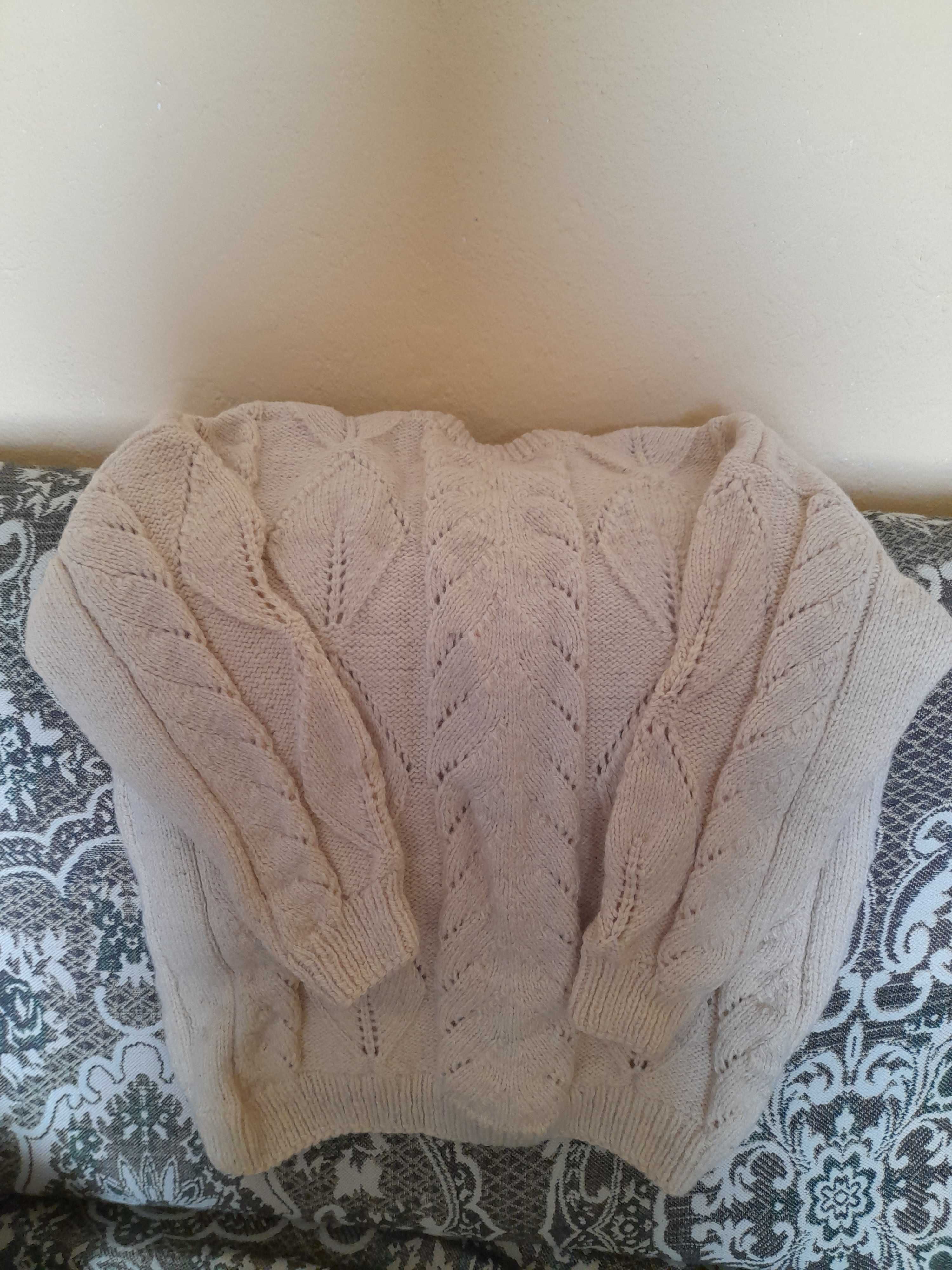 Дамска ръчно плетена вълнена блуза