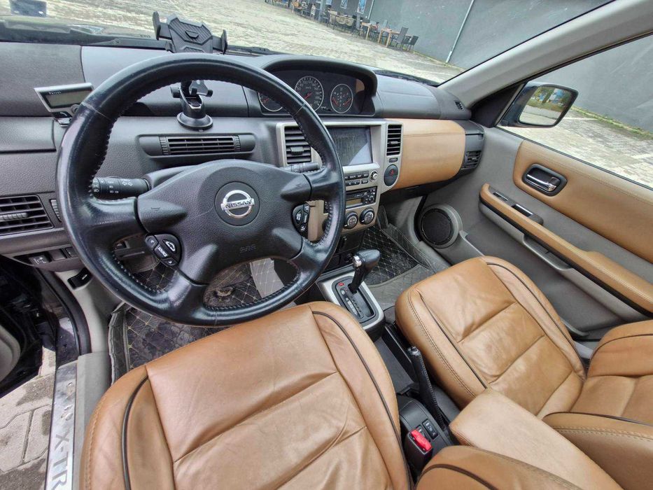 Nissan X-trail 2.5 бензин