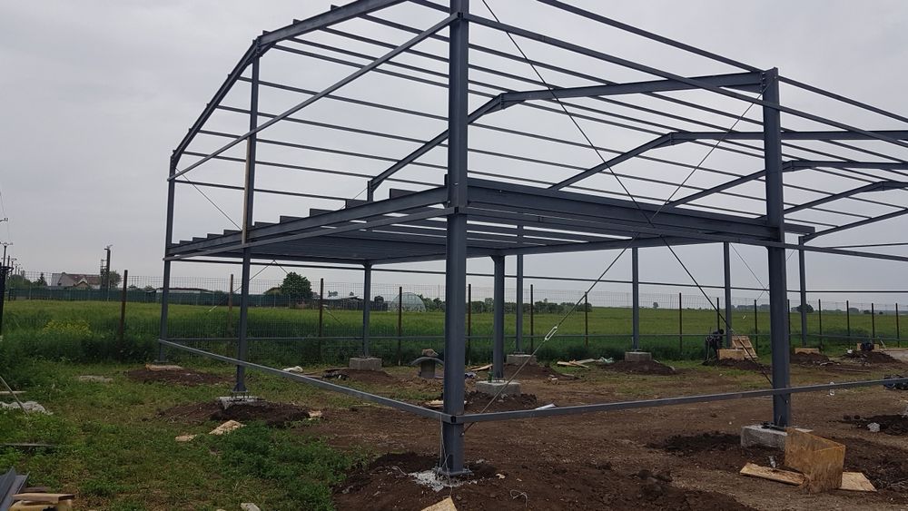 Vând hală 35 m lungime 16 deschidere 5  înălțime