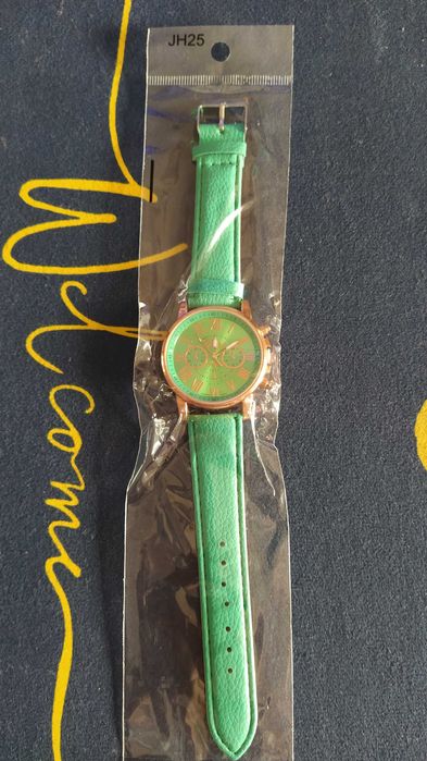 Vand Ceas de culoare VERDE nou cu blocare cheita de pornire
