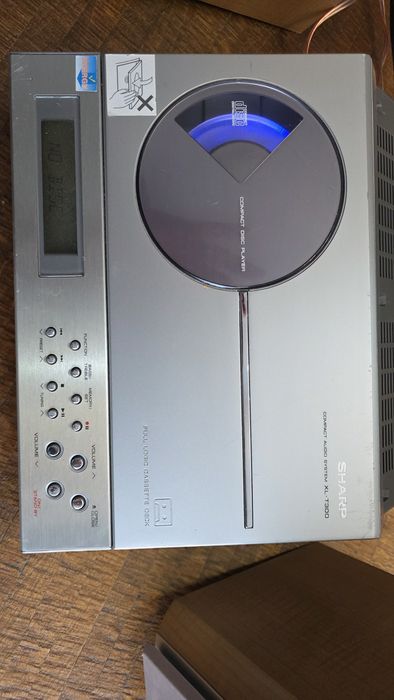 Sistem audio compact Sharp XL-T300