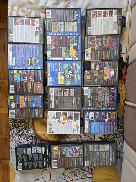 Vand carcase de jocuri sega mega drive.