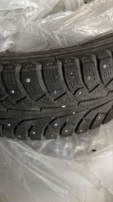 Продам комплект шин 185/65/14 мм с шипами Nokian Nordman5