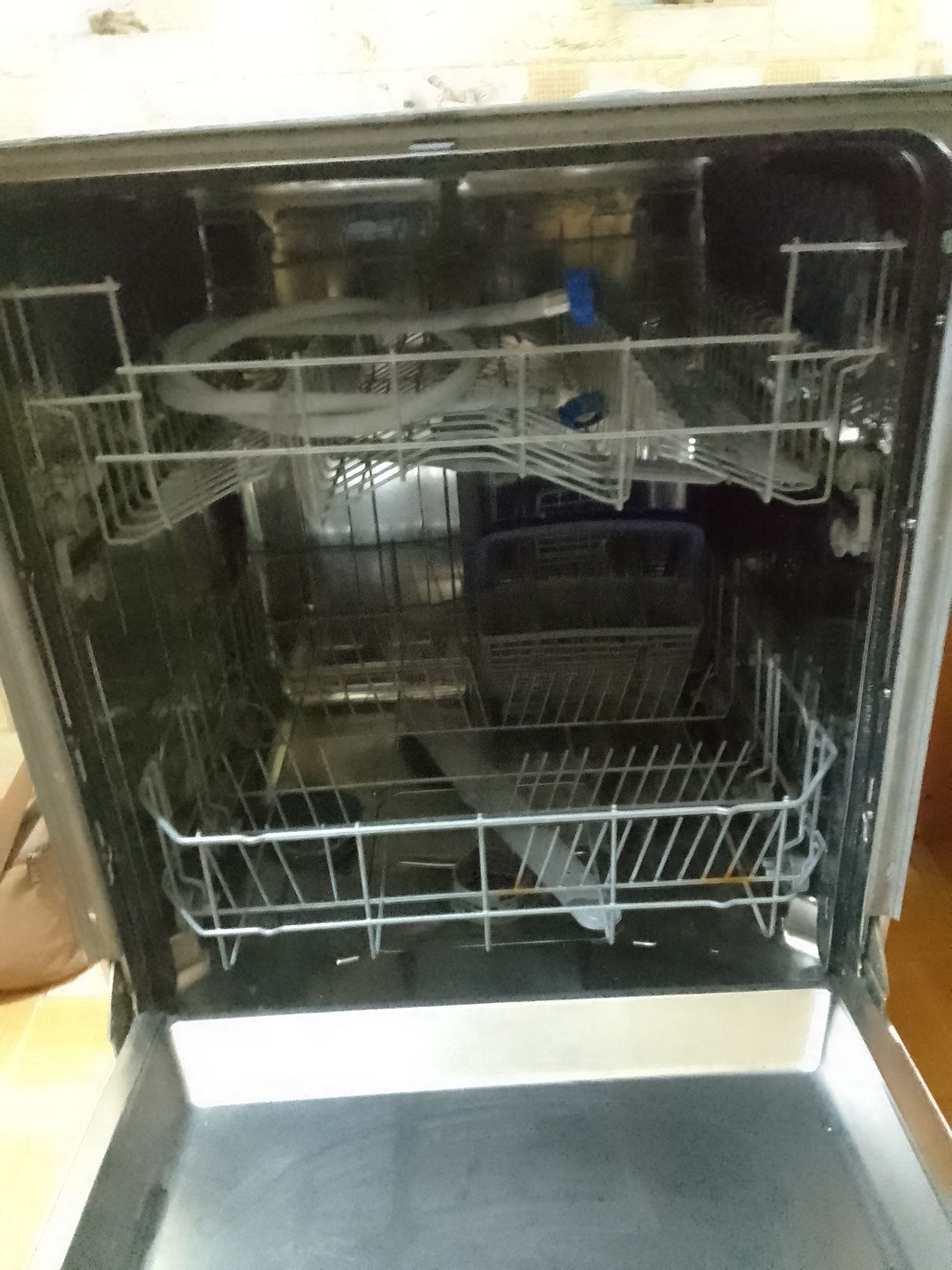 Посудомоечная машина веко в отличном состоянии почти не использованная