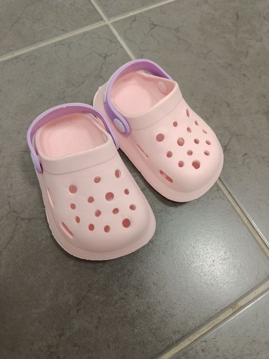 Продам детские сланцы (кроксы)