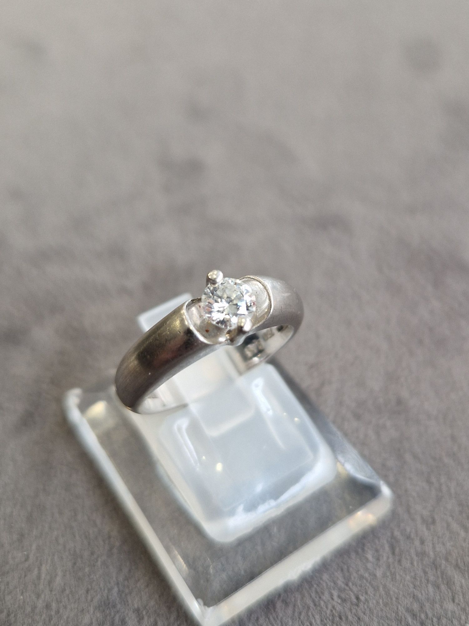 Inel aur 18k cu Diamant
