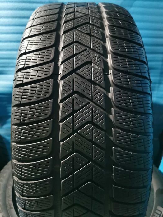 235 55 19 pirelli runflat m+s 4 buc
