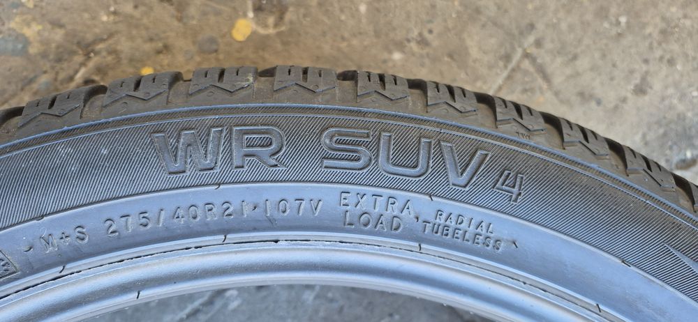 2 anvelope iarna Nokian 275/40/21.Pretul este pe bucata