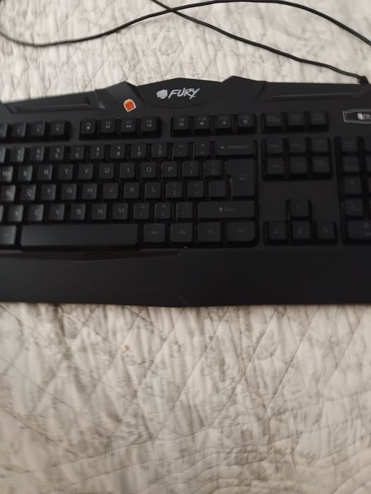 Tastatura FURY în stare perfectă+2 cadouri