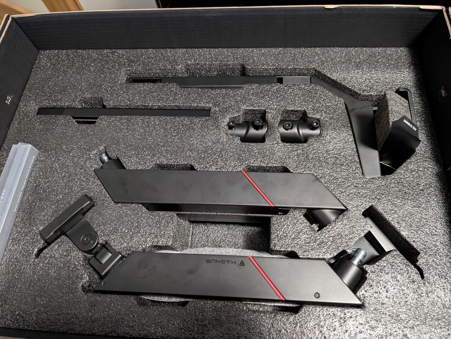 Регулируема стойка Secretlab за 2 или 3 монитора до 32" и 8кг