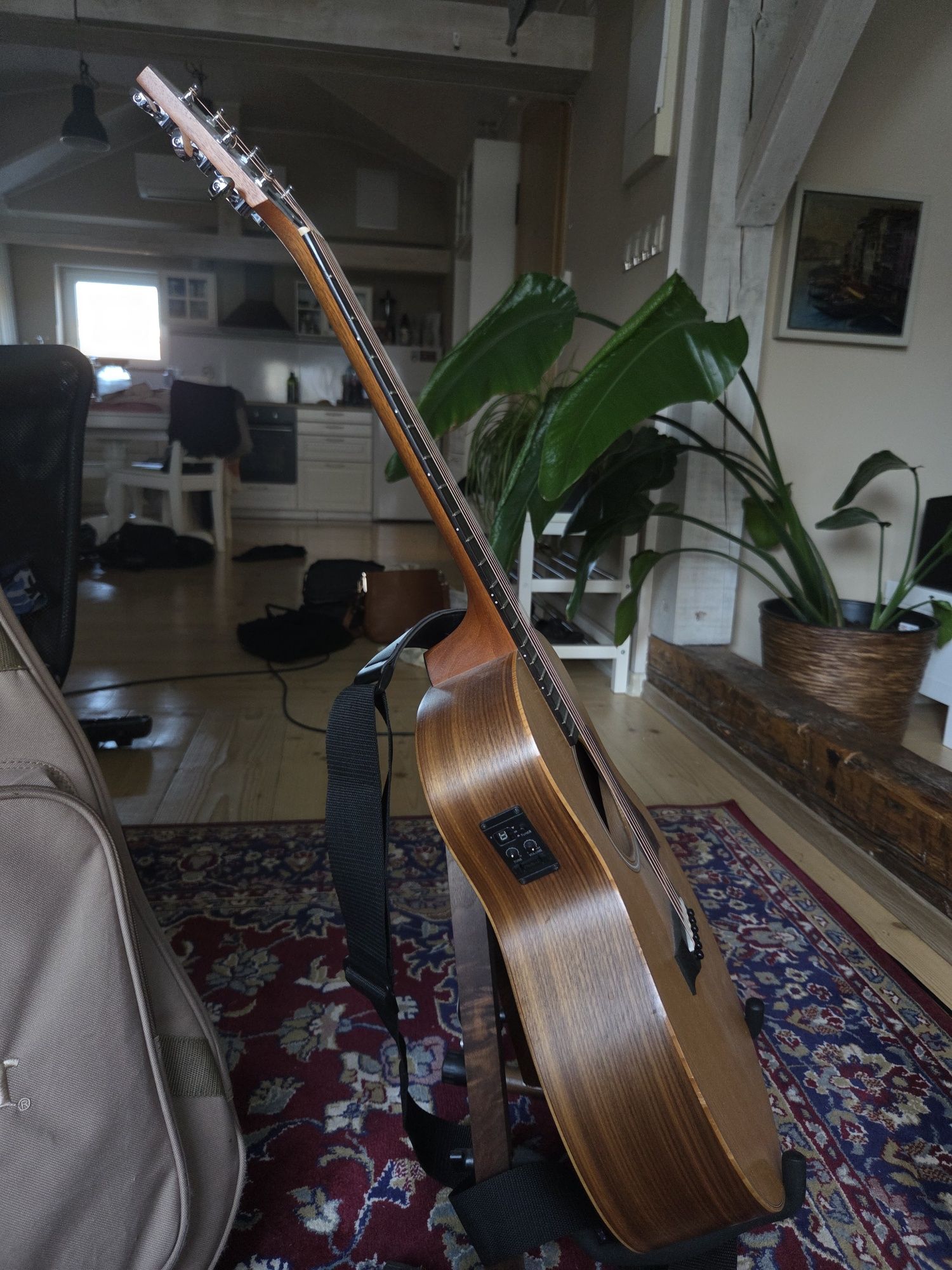Taylor GS Mini-e Walnut електро-акустична китара