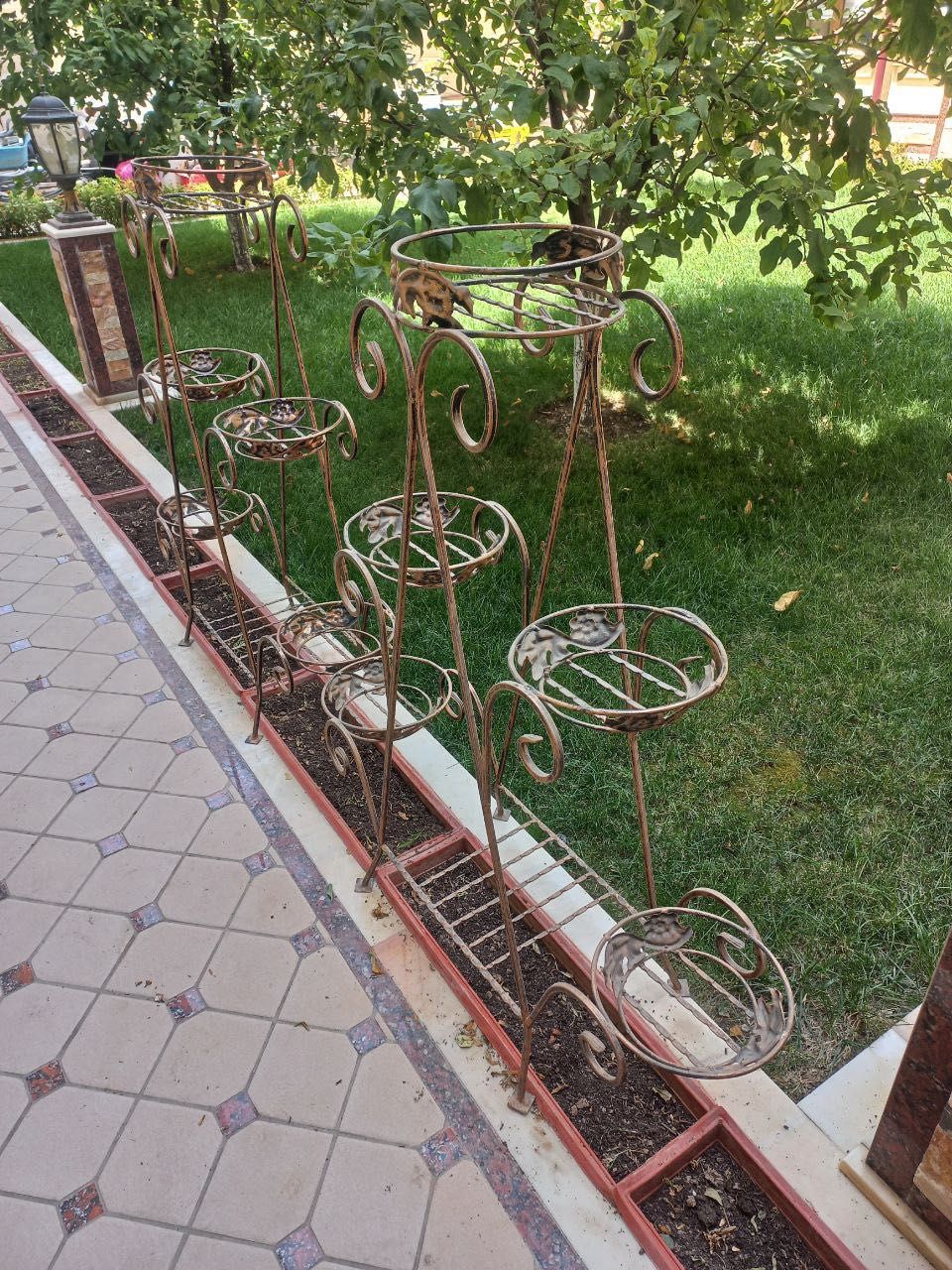 Полки для цветов комнатных