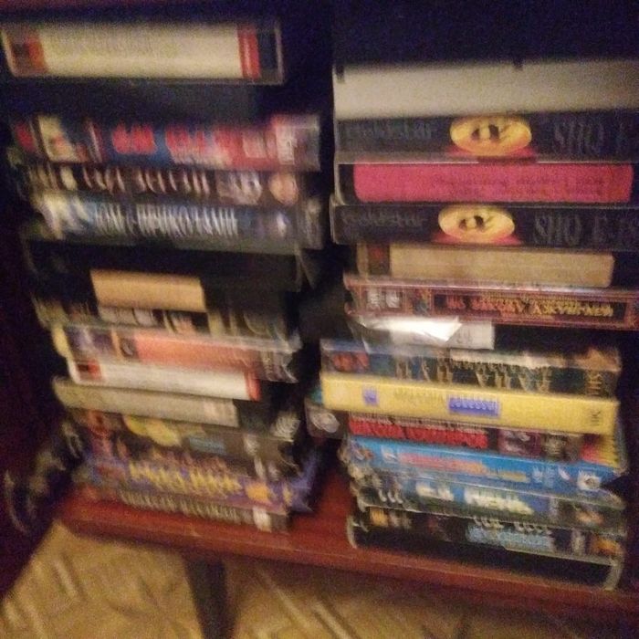 Продам кассеты за одну кассетыу прошу 300 тенге