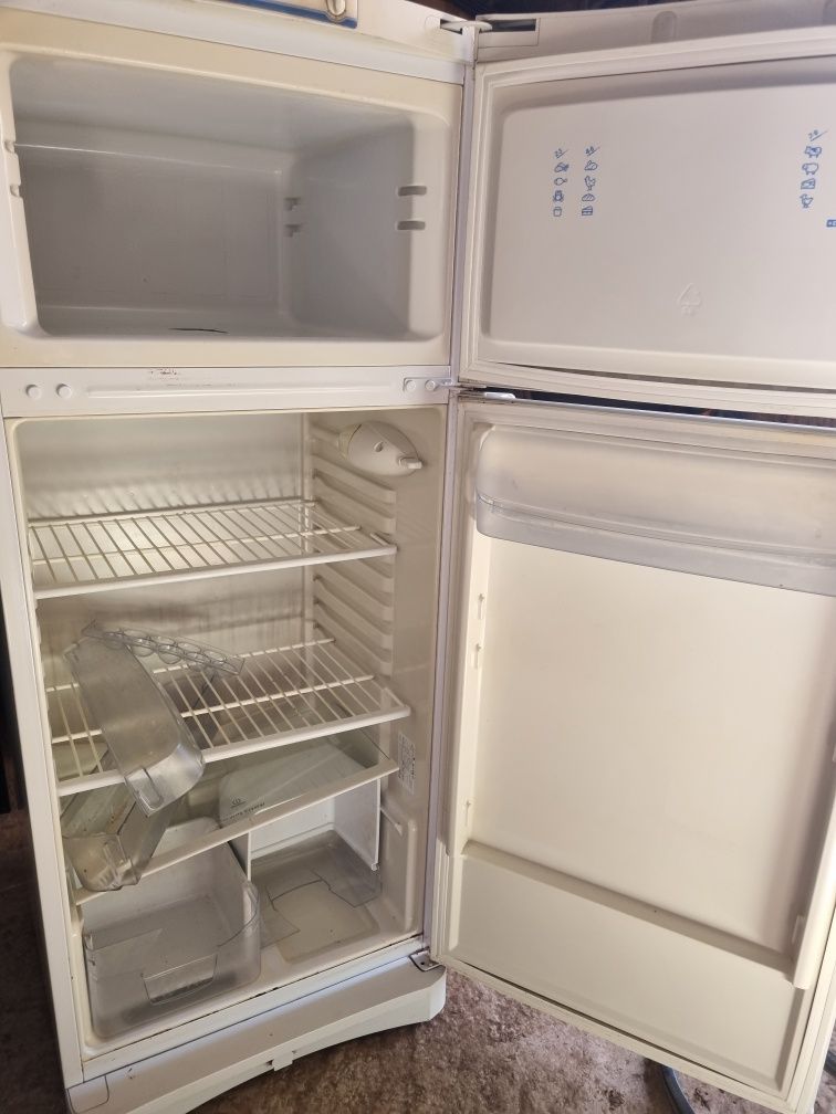 Продам нерабочий холодильник LG 10000