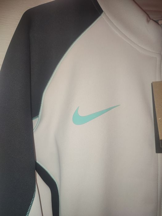 Чисто нов анцунг Nike!