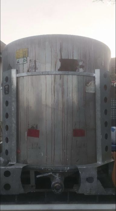 Doua Bazine inox industrial 1000 litri fara capac. Negociabil