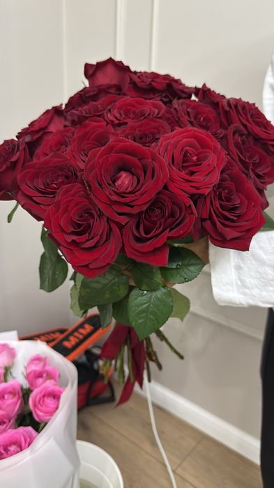 Букет розы , подвриои вчера красивый букет       б/у