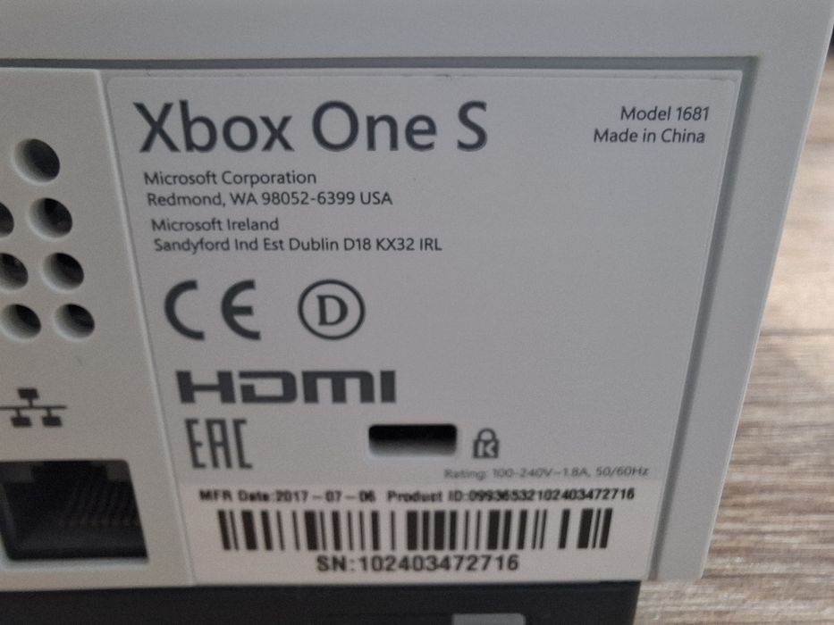 Xbox One S 1TB + Controller original + 4 jocuri