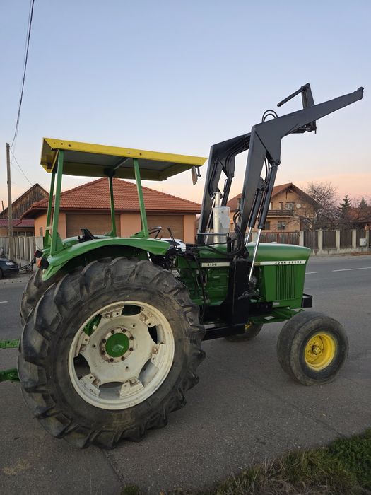 John deere 3130 cu incarcator cu cupa si furci