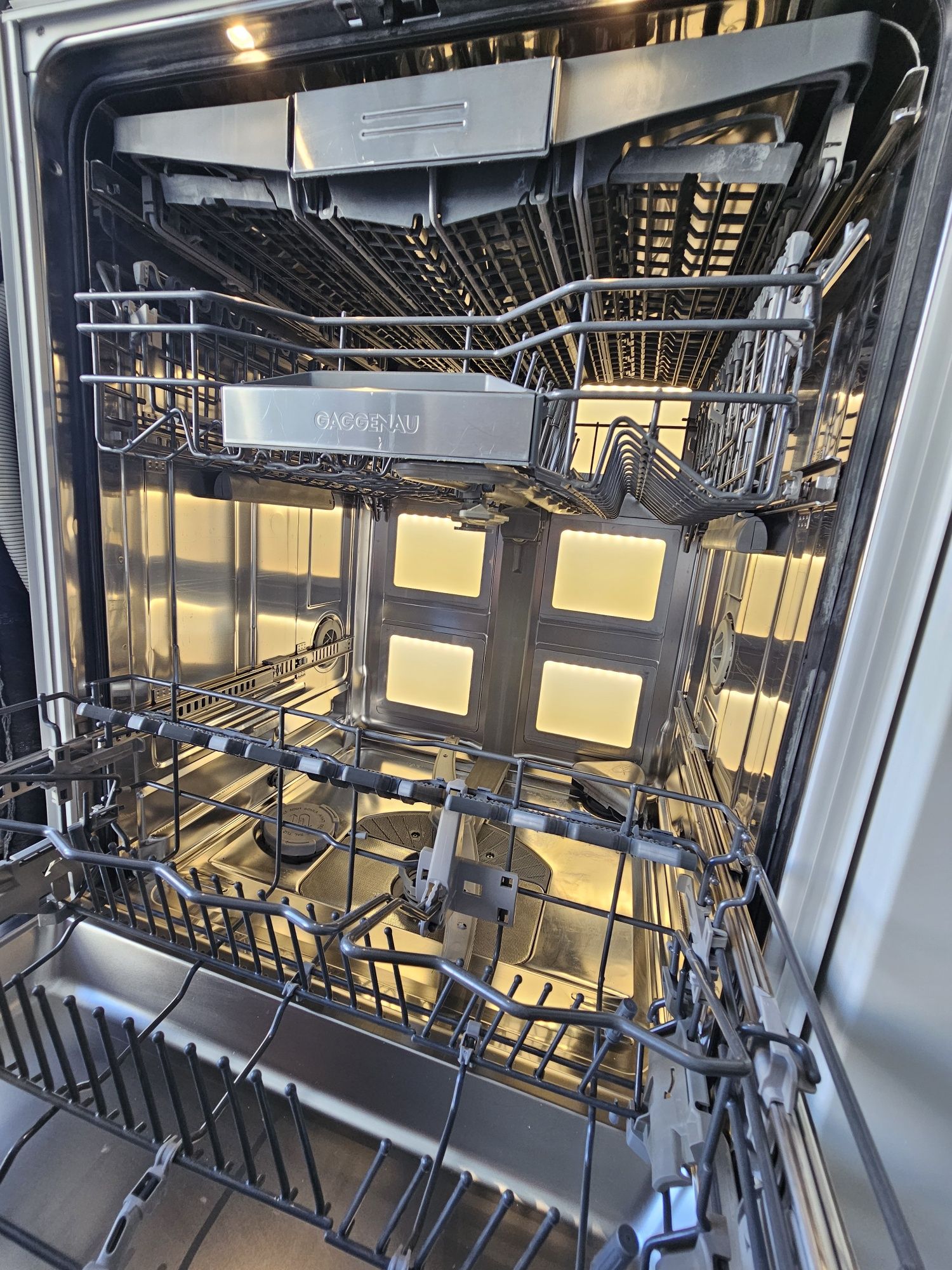 Съдомиялна за пълно вграждане GAGGENAU