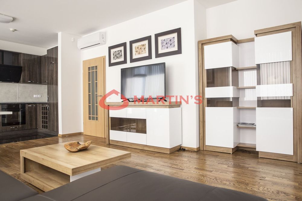 Дава се под наем Тристаен апартамент в София, Изток - 120 кв.м за 1050 € - Снимка #3