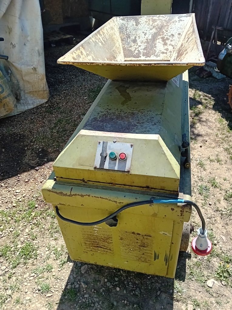 Presă de struguri funcțională marca Marelli