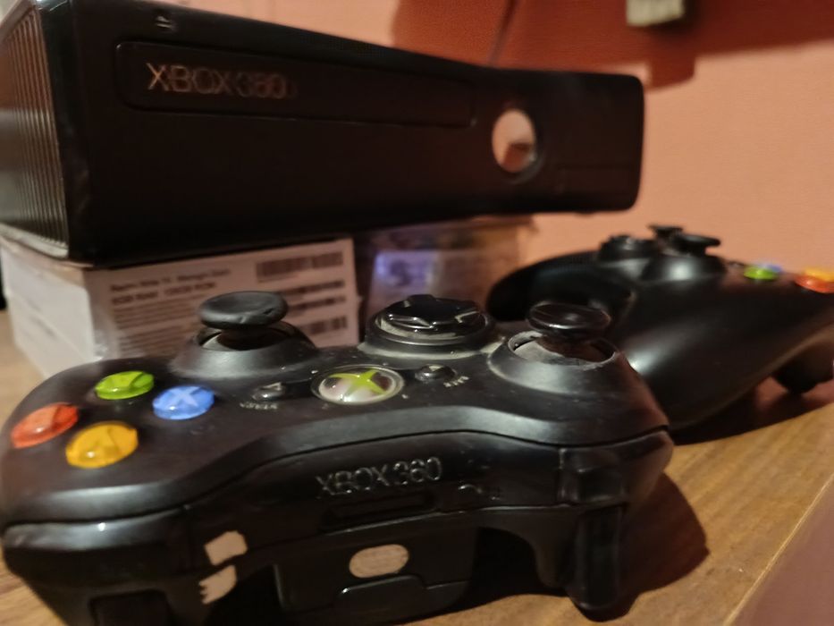 Продаю мощную консоль взломанную Xbox 360