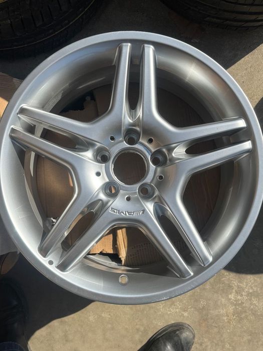 Vând 2 jante originale Mercedes E-class AMG pe 18” noi