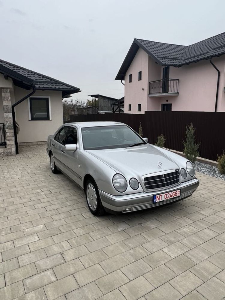 Vand Mercedes E200 Kompressor