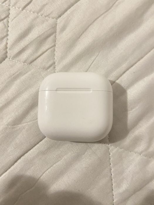 airpod 4 in stare pefecat