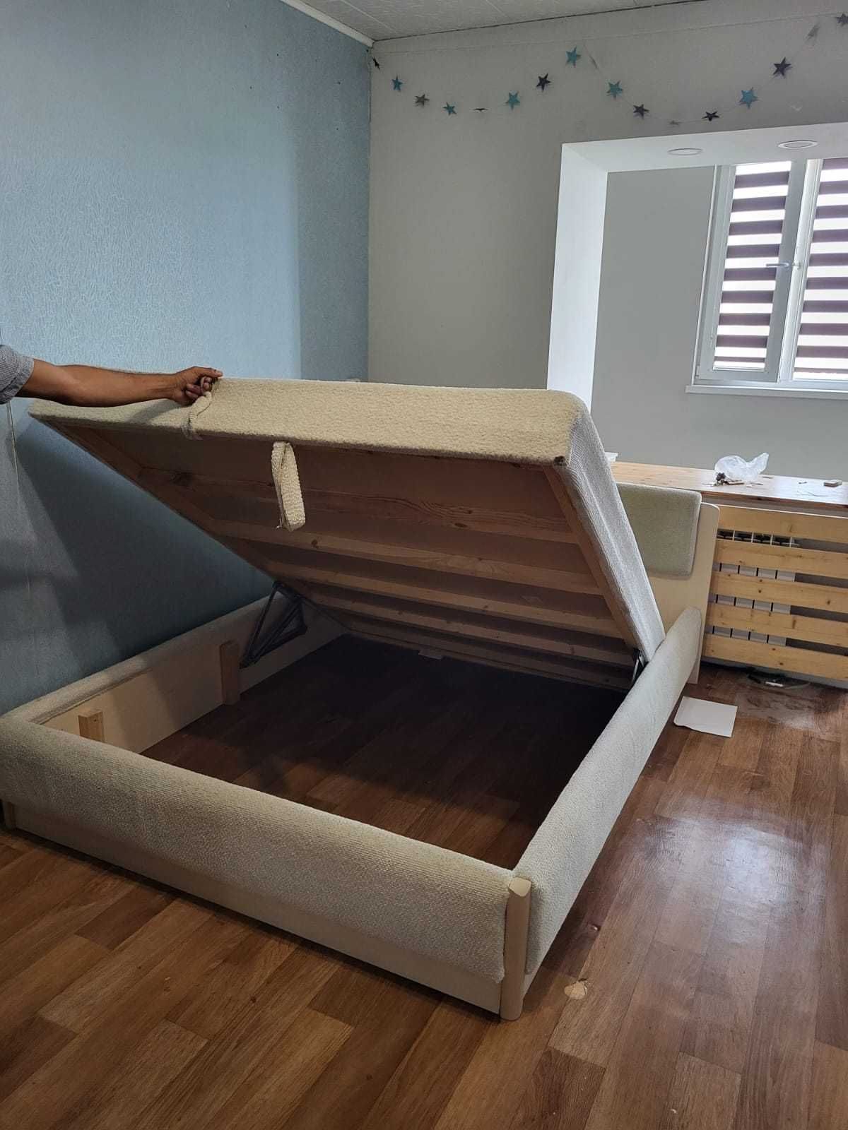 Двуспальная кровать