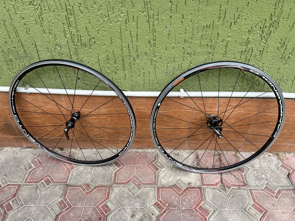 Шоссейные колеса Campagnolo Vento Asymmetric