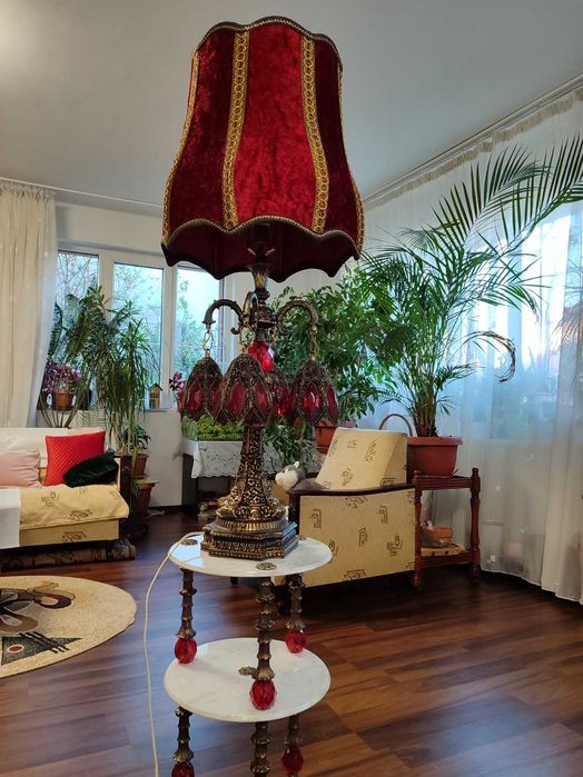 Lampadar de colectie, din bronz si catifea bordo